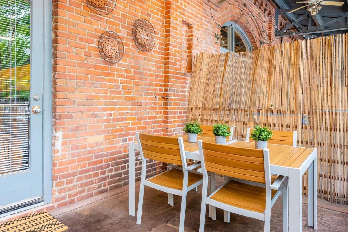 Appartamento 100 Year Old Historic Brick 2Br Loft Large Patio1 Durham Esterno foto